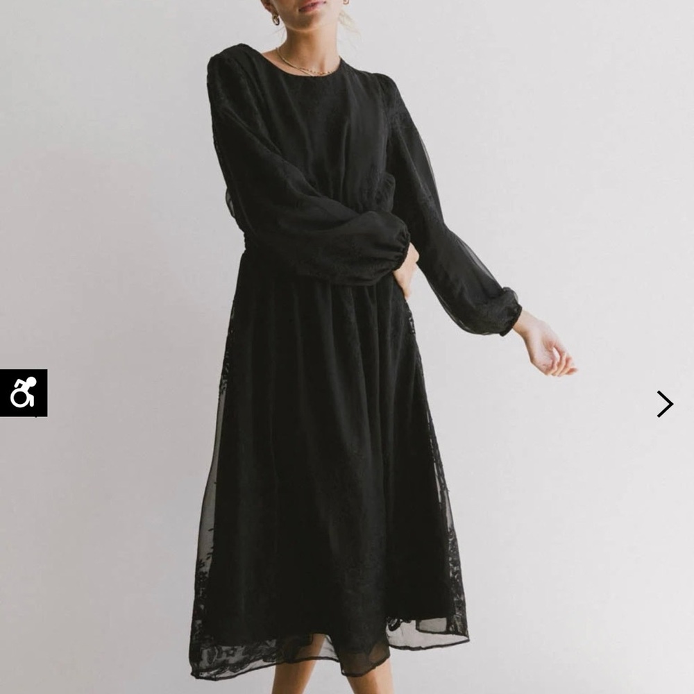 Andee Embroidered 
Midi Dress in Black